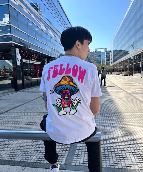 REMERA OVERSIZE FELLOW espalda